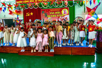 សា​លា​បឋម​សិក្សា​ផាង​វ៉ាំង​ណាំ​ ចាត់​តាំង​យ៉ាង​អធិក​អធម​នូវ​កម្ម​វិធី​ "រា​ត្រី​បុណ្យ​សែន​ព្រះ​ខែ​" ជូន​ដល់​សិស្សា​នុសិស្ស​