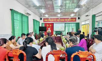 នា​រី​ទី​ក្រុង​កឹង​ធើ​អភិវឌ្ឍ​សេដ្ឋ​កិច្ច​ផ្តើម​ពី​ទេស​ចរណ៍​បៃ​តង​