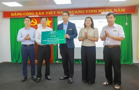 Bệnh viện Đa khoa TP Cần Thơ tiếp nhận 2 máy siêu âm do BIDV tài trợ