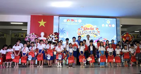 Đoàn Trường Đại học Y Dược Cần Thơ phối hợp tổ chức chương trình “Đêm hội trăng rằm”