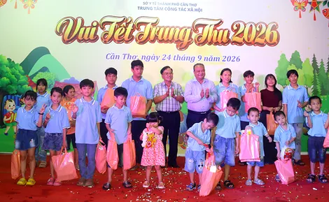 Tổ chức vui Trung thu cho trẻ em mồ côi, hoàn cảnh đặc biệt
