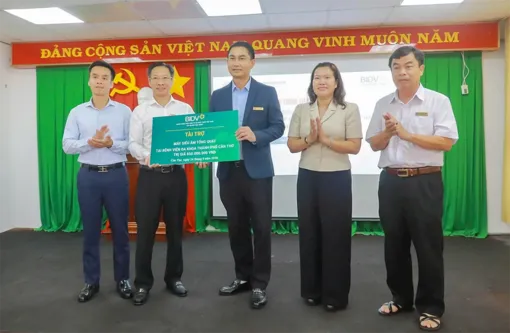 Bệnh viện Đa khoa TP Cần Thơ tiếp nhận 2 máy siêu âm do BIDV tài trợ