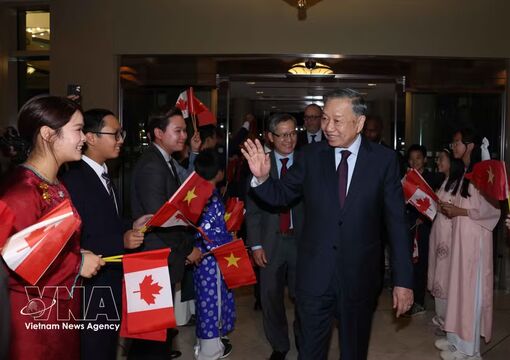 Top leader begins state visit to Canada