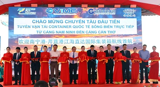 Chính thức vận hành tuyến vận tải container quốc tế sông biển trực tiếp từ Cảng Nam Ninh, Trung Quốc đến Cảng Cần Thơ