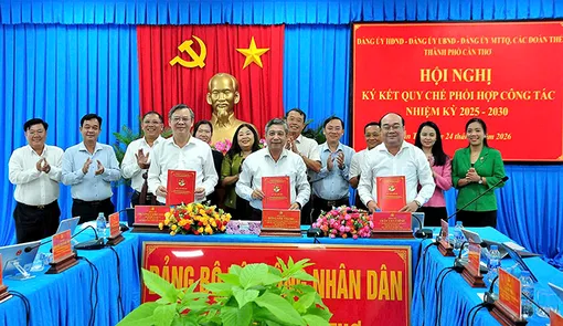 Đảng ủy HĐND, Đảng ủy UBND và Đảng ủy MTTQ, các đoàn thể TP Cần Thơ ký kết quy chế phối hợp công tác
