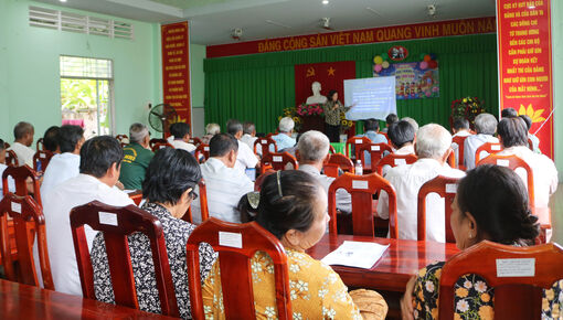 ហ្វឹកហាត់បច្ចេកទេសថែទាំដំណាំដូងជូនកសិករ​ឃុំតឹបស៊ើង
