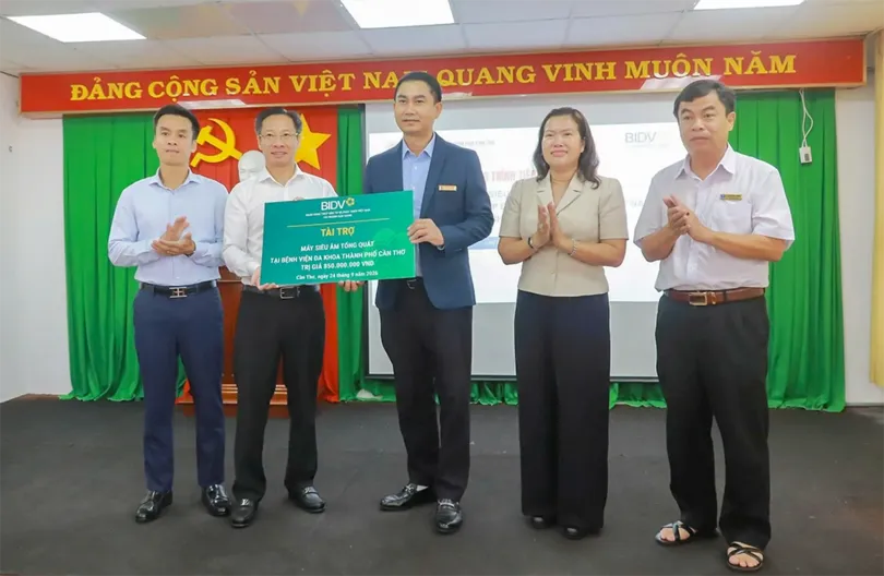 Bệnh viện Đa khoa TP Cần Thơ tiếp nhận 2 máy siêu âm do BIDV tài trợ