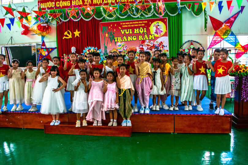 សា​លា​បឋម​សិក្សា​ផាង​វ៉ាំង​ណាំ​ ចាត់​តាំង​យ៉ាង​អធិក​អធម​នូវ​កម្ម​វិធី​ 'រា​ត្រី​បុណ្យ​សែន​ព្រះ​ខែ​' ជូន​ដល់​សិស្សា​នុសិស្ស​