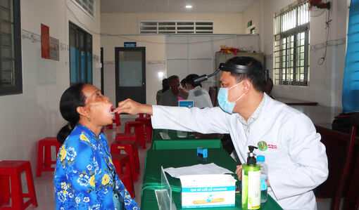 ក្តី​រីក​រាយ​របស់​ប្រ​ជា​ជន​ពេល​បាន​ពិ​និត្យ​សុខ​ភាព​ដោយ​ឥត​គិត​ថ្លៃ​