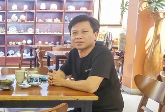 Phê bình văn học không chỉ để khen hay chê