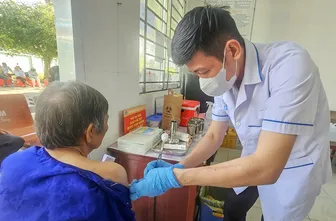 Người cao tuổi nên tiêm những vắc-xin gì?