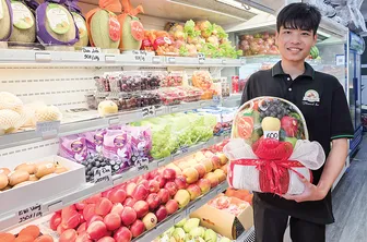 Trao thông điệp sức khỏe từ giỏ quà trái cây