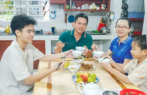 "Bếp ấm - nhà êm"