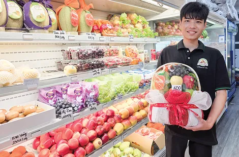 Trao thông điệp sức khỏe từ giỏ quà trái cây