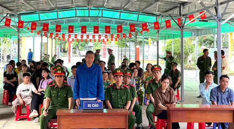 Cố ý gây thương tích cho cảnh sát khu vực, bị cáo lãnh án 2 năm tù