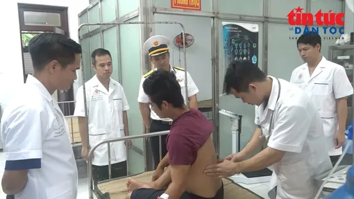 Bệnh xá Song Tử Tây cấp cứu ngư dân Đà Nẵng bị sỏi niệu quản
