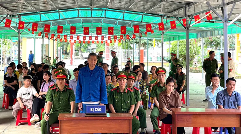 Cố ý gây thương tích cho cảnh sát khu vực, bị cáo lãnh án 2 năm tù