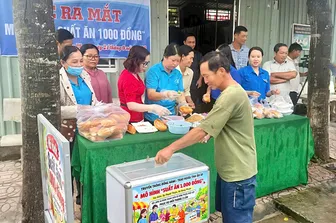 Chia sẻ khó khăn từ mô hình “Suất ăn 1.000 đồng”