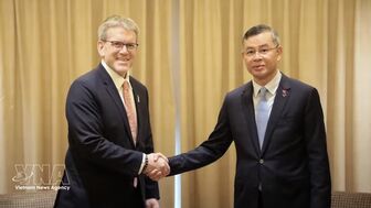 Vietnam, US step up investment, financial cooperation