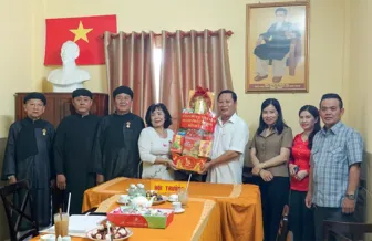 Lãnh đạo TP Cần Thơ thăm chức sắc, chức việc, tín đồ nhân kỷ niệm 68 năm Ngày viên tịch của Đức Tông Sư Minh Trí