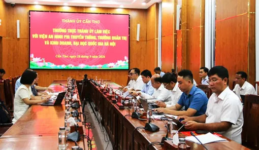 Thường trực Thành ủy Cần Thơ làm việc với Viện An ninh phi truyền thống, Trường Quản trị và kinh doanh - Đại học Quốc gia Hà Nội