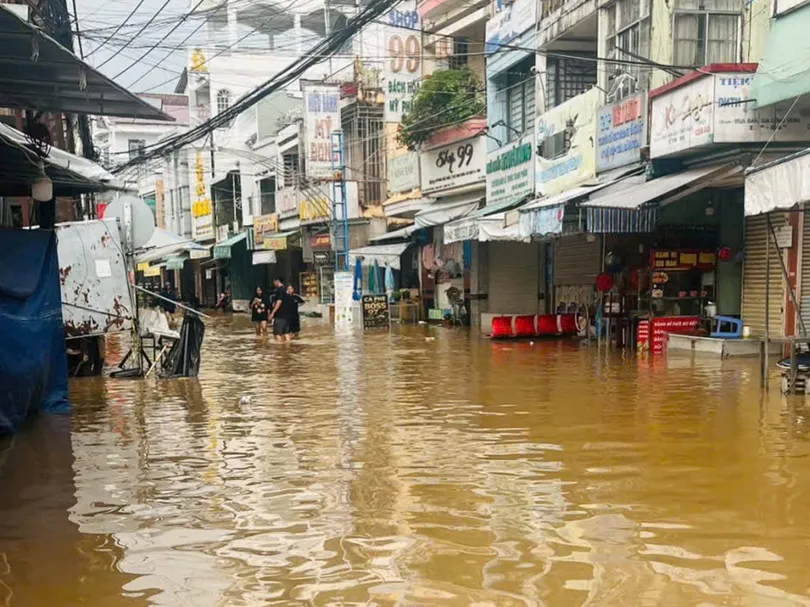 Triều cường tiếp tục vượt báo động III, gây ngập lụt trên diện rộng