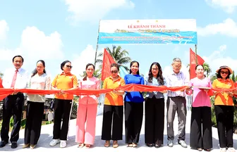 Khánh thành cầu giao thông nông thôn nối liền 2 ấp thuộc 2 xã An Lạc Thôn và Đại Hải