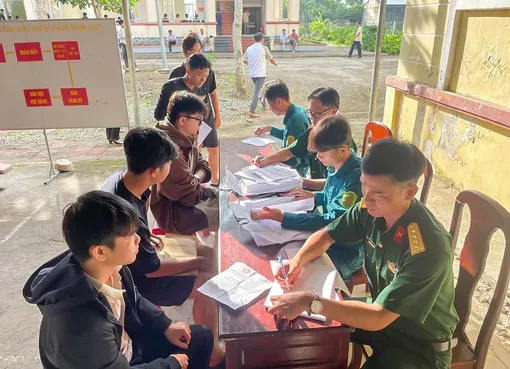 Ban Chỉ huy Quân sự phường Ngã Năm sơ tuyển nghĩa vụ quân sự