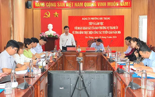 Đoàn khảo sát Ban Tuyên giáo Thành ủy làm việc với Đảng ủy phường Sóc Trăng