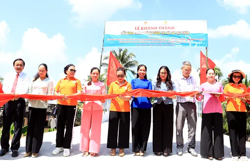 Khánh thành cầu giao thông nông thôn nối liền 2 ấp thuộc 2 xã An Lạc Thôn và Đại Hải