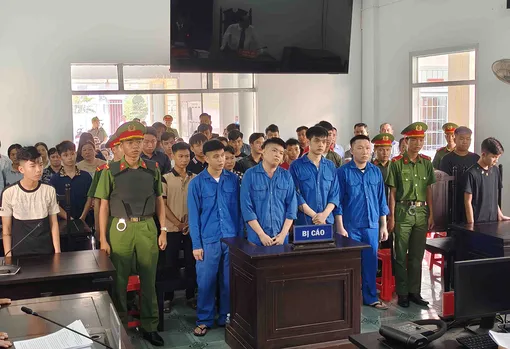 Cố ý gây thương tích, gây rối trật tự công cộng, 21 bị cáo lãnh án tù