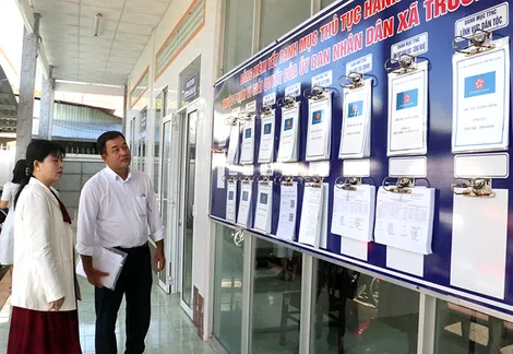 Công khai, niêm yết kịp thời và đầy đủ thủ tục hành chính