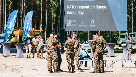 Latvia xây tường chặn UAV