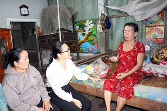 Tuổi già bệnh tật, cần được giúp đỡ