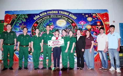 Đồng hành cùng cô học trò mồ côi