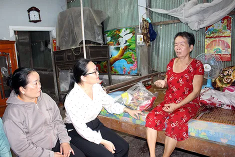 Tuổi già bệnh tật, cần được giúp đỡ