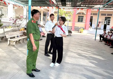 Xã Vĩnh Hải tăng cường tuyên truyền an toàn giao thông 
trong trường học