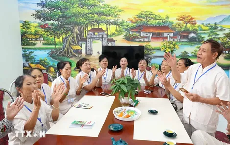 Phát triển kinh tế bạc, hoàn thiện thể chế, chính sách với người cao tuổi