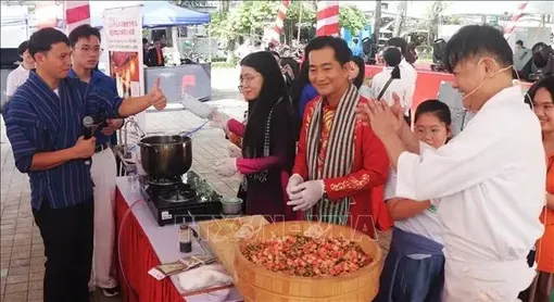 Thắt chặt tình hữu nghị và hợp tác quốc tế