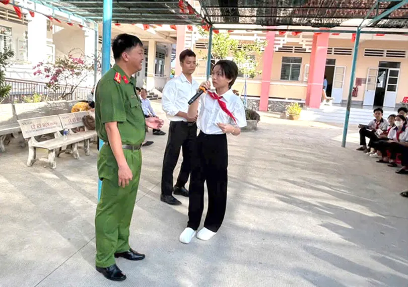 Xã Vĩnh Hải tăng cường tuyên truyền an toàn giao thông 
trong trường học
