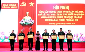 Tổng kết chương trình hỗ trợ xóa nhà tạm, nhà dột nát cho con đẻ của người hoạt động kháng chiến bị nhiễm chất độc hóa học