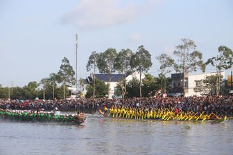 ពិ​ធី​បុណ្យ​របស់​ជន​រួម​ជាតិ​ខ្មែរ ភាព​ទាក់​ទាញ​ថ្មី​នៃ​ទេស​ចរណ៍​ទី​ក្រុង​កឹង​ធើ​