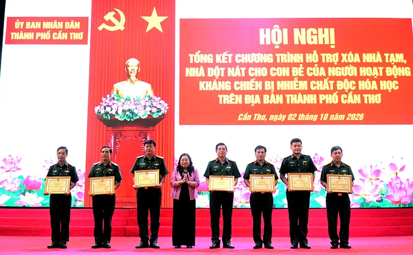 Tổng kết chương trình hỗ trợ xóa nhà tạm, nhà dột nát cho con đẻ của người hoạt động kháng chiến bị nhiễm chất độc hóa học
