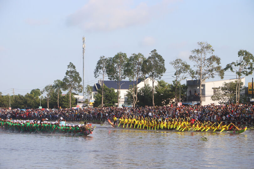 ពិ​ធី​បុណ្យ​របស់​ជន​រួម​ជាតិ​ខ្មែរ ភាព​ទាក់​ទាញ​ថ្មី​នៃ​ទេស​ចរណ៍​ទី​ក្រុង​កឹង​ធើ​