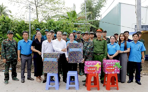 LĐLĐ TP Cần Thơ thăm, động viên lực lượng tìm kiếm, quy tập hài cốt liệt sĩ