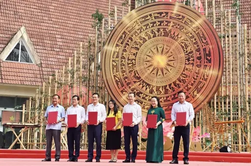 TP Cần Thơ và TP Hà Nội ký kết hợp tác trong bảo tồn, phát huy giá trị văn hóa các dân tộc Việt Nam