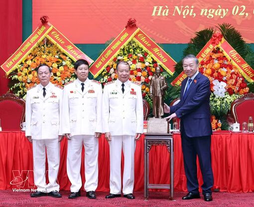 Top leader asks former police officers’ association to play key role in safeguarding national security