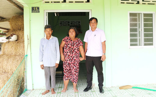 ទទួលបុណ្យសែនដូនតាក្នុងផ្ទះថ្មី