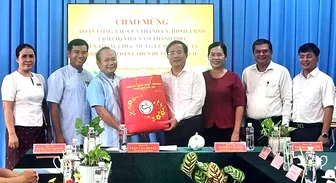 Phó Bí thư Thành ủy Trần Văn Huyến thăm, chúc mừng lễ Sene Dolta tại xã Nhơn Mỹ và Thới An Hội