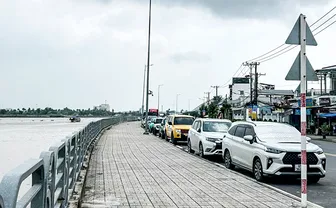 Mạnh tay xử lý bãi xe trái phép, lấn chiếm vỉa hè